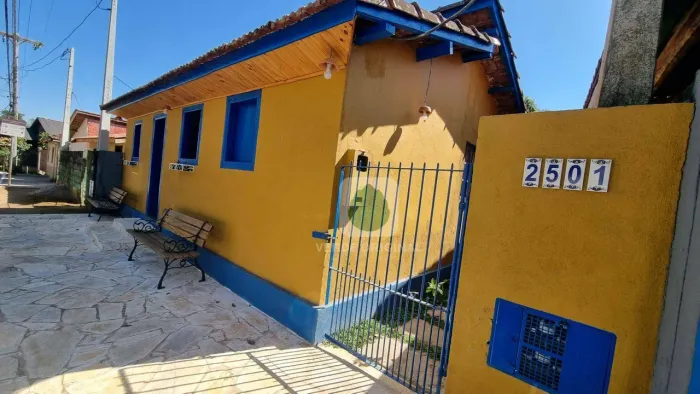 Casa em frente a praça com 3 dormitórios à venda, 70 m² por R$ 420.000 - Quilombo - São Be