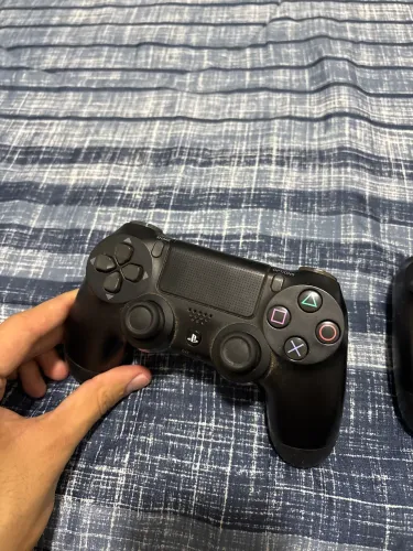 VENDO DOIS CONTROLES DE PS4 LEIA A DESCRIÇÃO