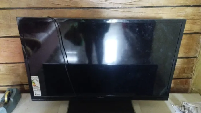 Vendo duas TVs porém com defeito, sendo uma semp e outra tcl 