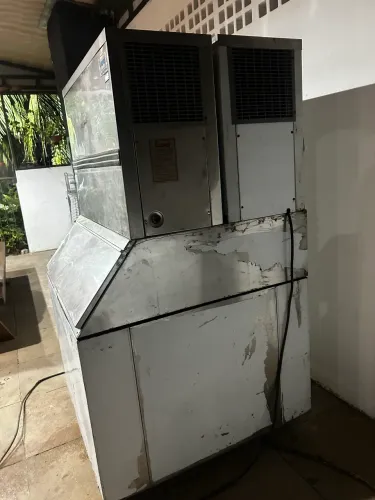 MÁQUINA DE GELO Everest 300MA