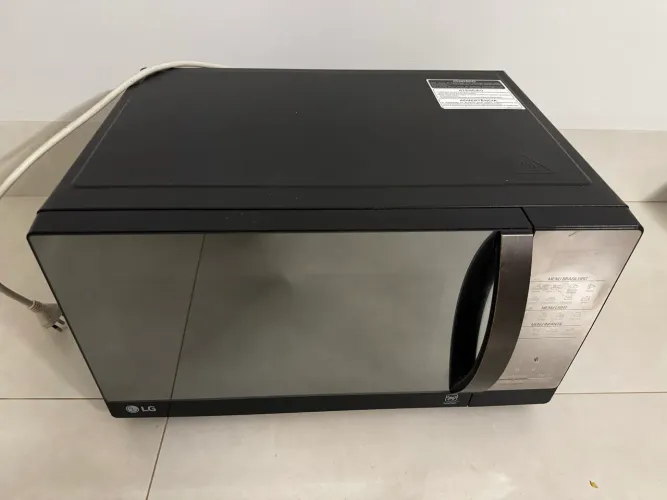 Microondas LG espelhado