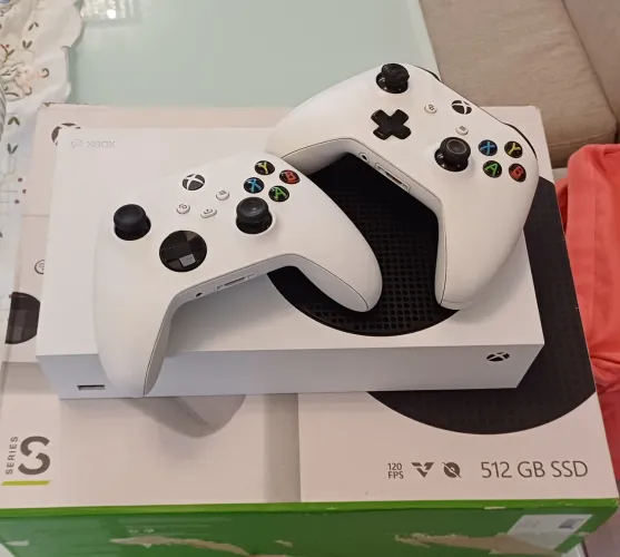 Xbox Series S com 2 controles Troco
