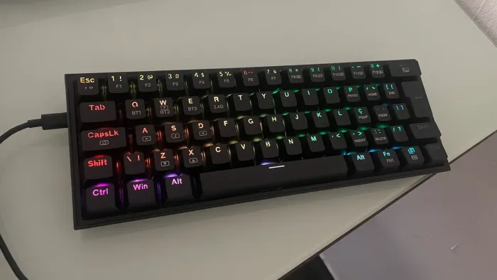 Teclado Redragon Fizz Pro K616 RBG Wireless 60%