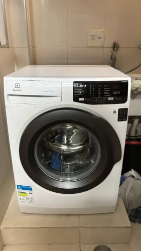 Máquina de Lavar Frontal 11kg Electrolux Premium Care Inverter com Água Quente/Vapor (LFE1