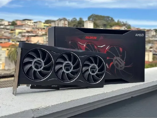 Placa de vídeo Founders Edition RX 6750 XT 12GB