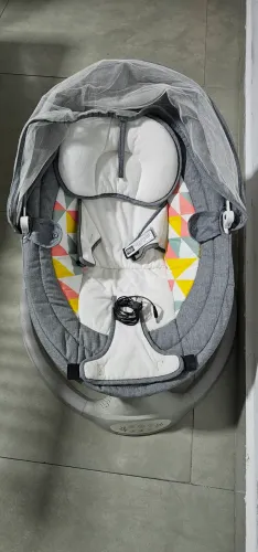 Cadeirinha de balanço automático para bebê 