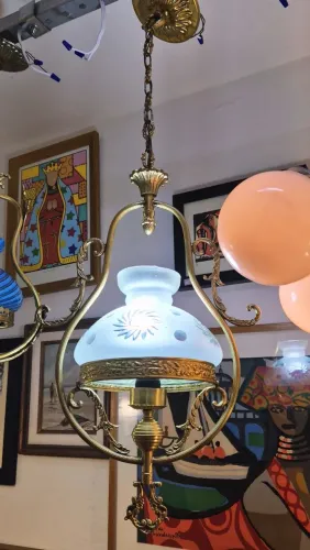 Luminária em bronze com cupula em vidro