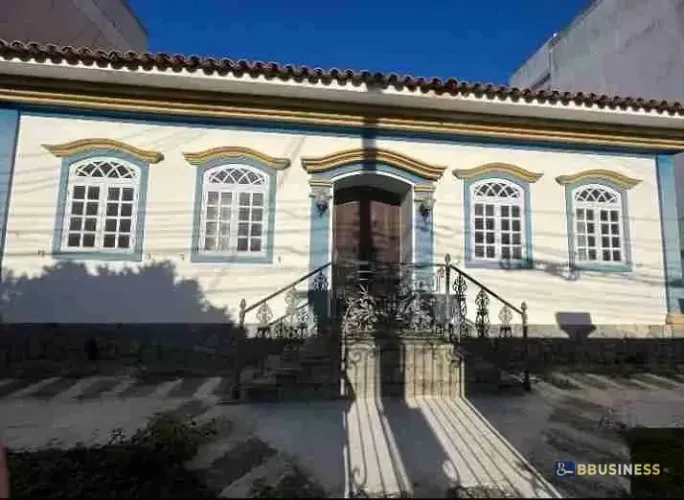 Casa Ampla à Venda no Parque Turf Club 4 Quartos, 2 Suítes e 5 Vagas, Campos dos Goytacaz