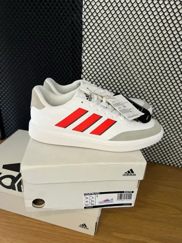 Tênis Adidas Courtblock
