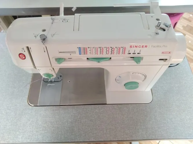Máquina de costura singer