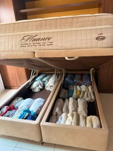 Vendo box com colchão Queen