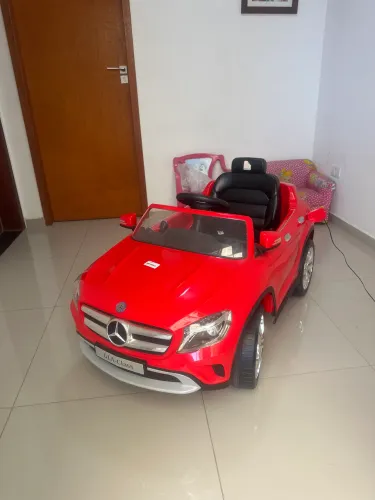 Carro Elétrico Infantil Bandeirantes Mercedes Benz GLA Class