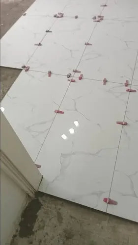 Instalação de piso cerâmica porcelanato cozinha