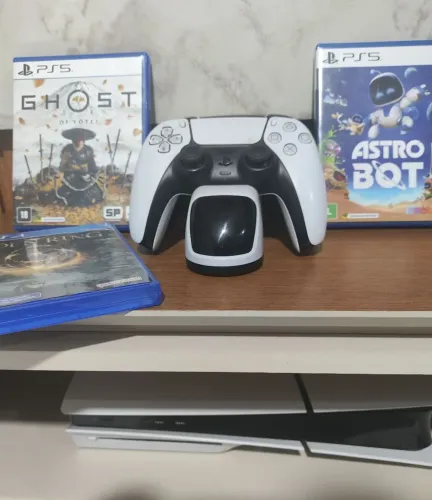 Playstation 5 com 2 Controles e 3 Jogos