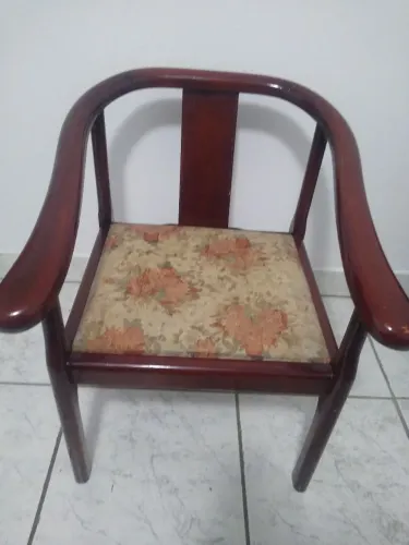 Cadeira estilo colonial 