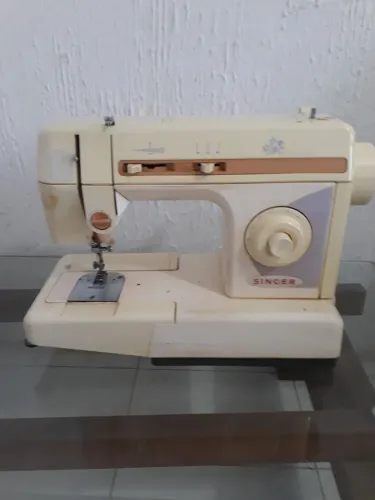 Máquina de costura singer