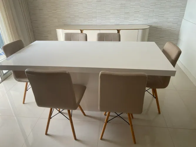 Mesa com cadeiras 