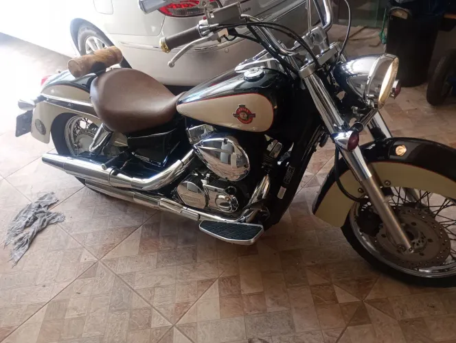 Shadow 750