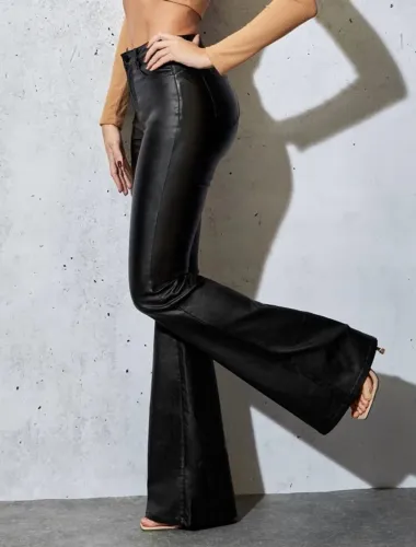 Calça Flare de Couro Pu tamanho M. Com elastano.
