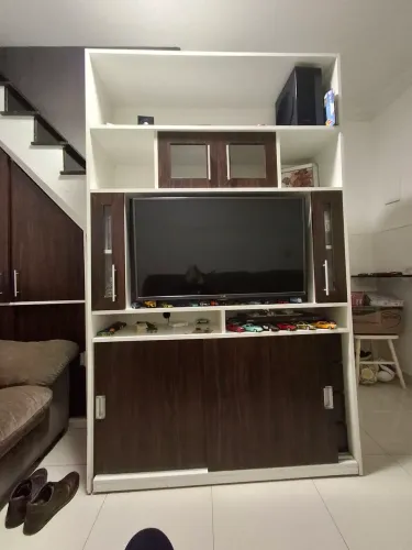Vende-se uma histante em MDF por 600,00 reais