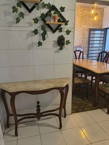 Linda mesa de jantar (mármore) + 6 cadeiras + Aparador (mármore)