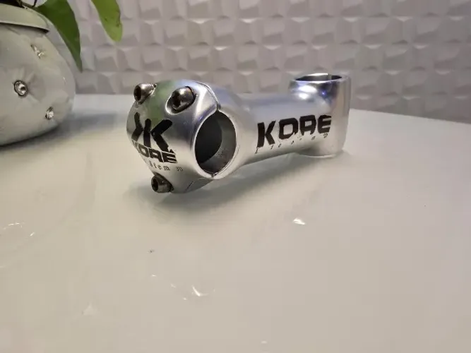 Avanço guidom KORE 120x25,4mm para Espiga Over (Perfeita, anos 90)