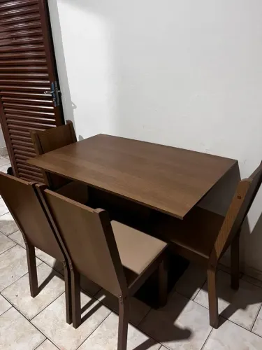 Mesa de jantar 4 lugares