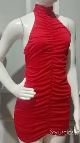 Vendo Vestido Midi Grampeado 
