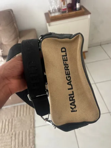 Necessaire estilo camera bag da Karl Lagerfeld