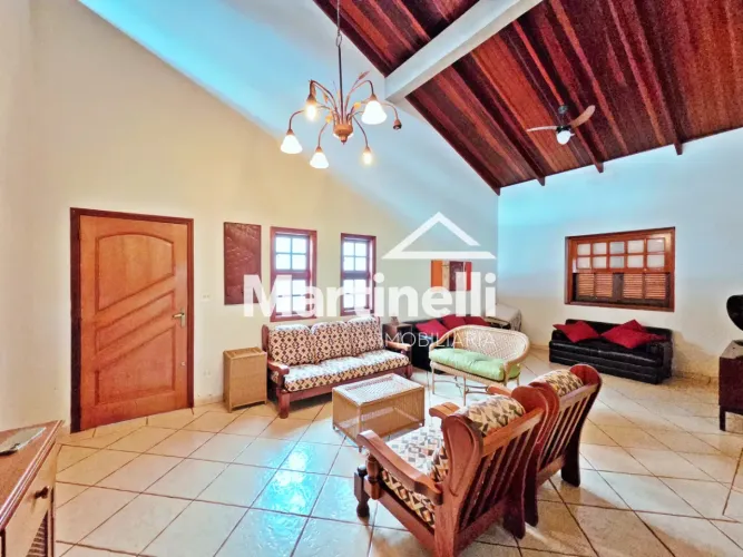 Casa térrea diferenciada à venda no Condomínio Garden Villa, próximo à Rod. Pft. Antônio D