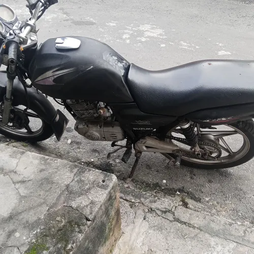 Moto está toda boa só pegar e rodar