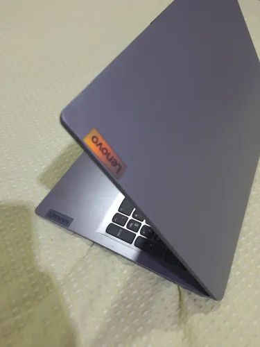Notebook GAMER LENOVO Core i3-11 geração,Tela Full HD,8Gb Ram,SSD 256GB,wi-fi 5G /potente