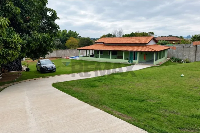 Excelente chácara 04 dormitórios, bairro Ressaca, em Sarapuí