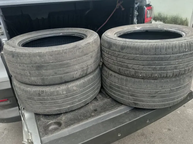 Vendo pneu meia vida aro 16 interessado chama no zap 859- *