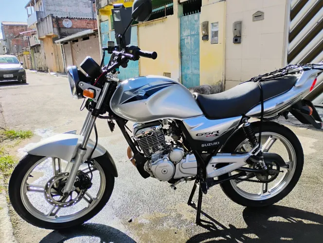 Suzuki gsr 125