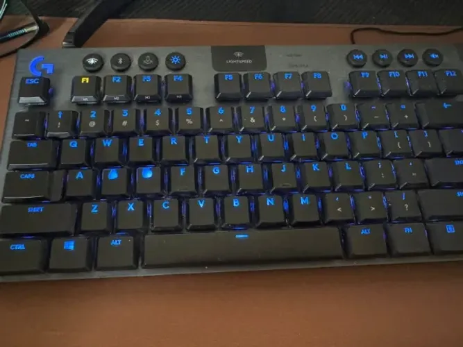 Logitech G915 TKL [Negocio]