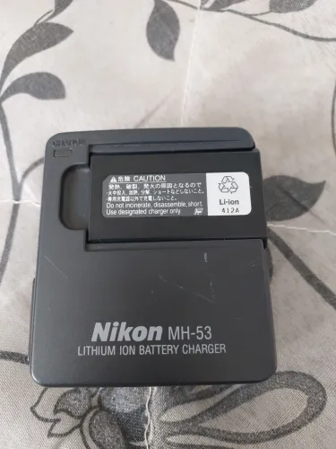 Carregador nikon MH53 com bateria EN- EL1 para câmeras digitais Nikon. 