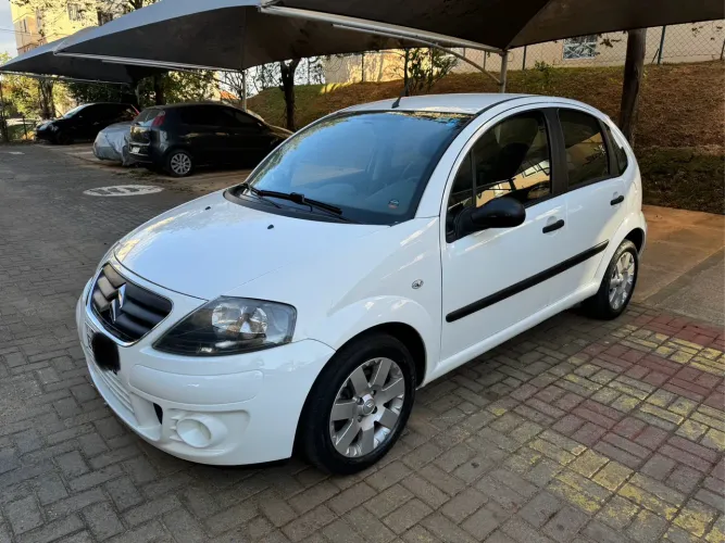 Citroen C3 GLX 1.4/ GLX Sonora 1.4 Flex 8V 5P 2012