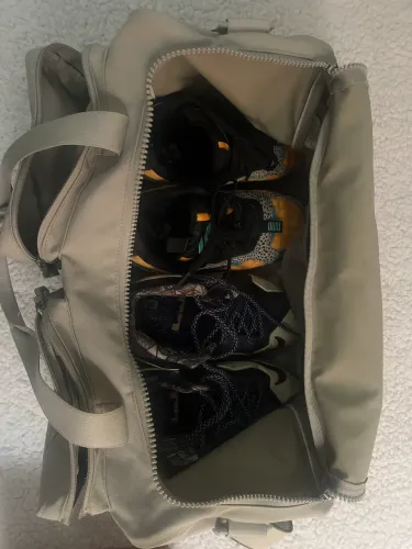 Kit Nike: 2 Tênis Jordan TAM 37 + Bolsa Utilitária TAM G