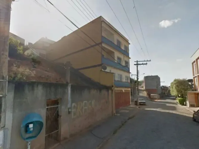LEOPOLDINA/MG  [Fração ideal de 50% sobre] um apartamento no bairro Pirineus