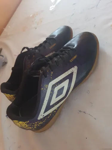 Chuteira da umbro tamanho 41