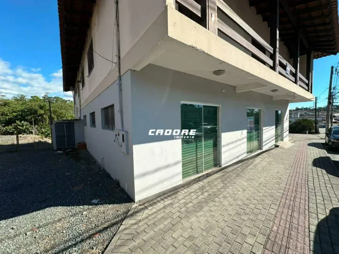 Sala Comercial para Locação no Bairro Água Verde | Cadore Imóveis