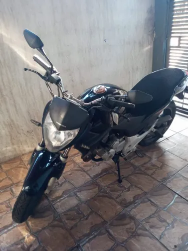 Cb 300 sem pendências