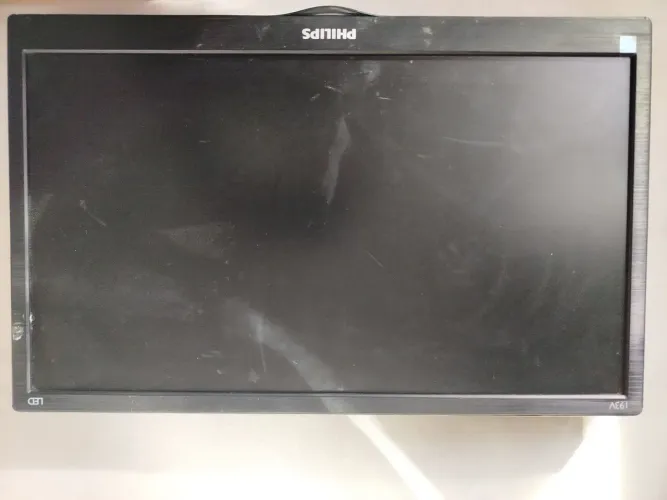 Monitor Philips 193V5L - 18,5 polegadas *SEM SUPORTE E CABOS*