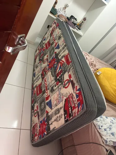 Vendo colchões de solteiro seminovos
