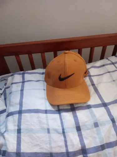 Vendo boné da Nike usado porém em bom estado 