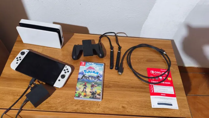 Nintendo Switch OLED Branco + Pokémon Legends: Arceus + Nintendo Switch Online (3 meses)
