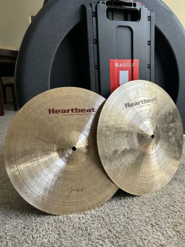 Pratos Heartbeat Hi-Hat Jazz Light 15' - Muito bem conservado!