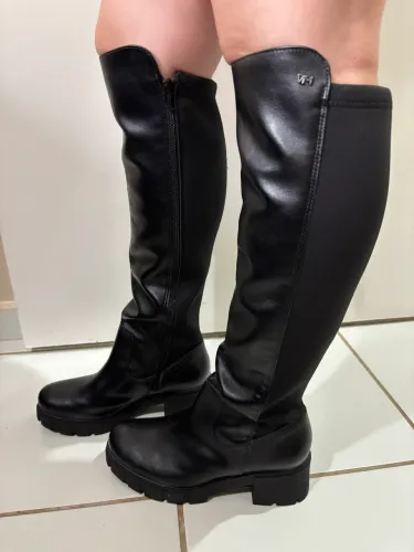 Vende-se bota Vai Marte
