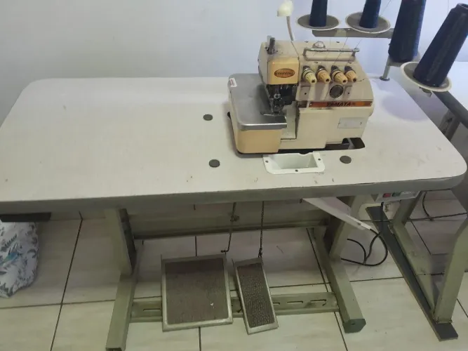 Vendo uma Máquina OVerLok Ponto Cadeia